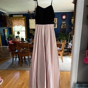 New prom dress *NEVER WORN*